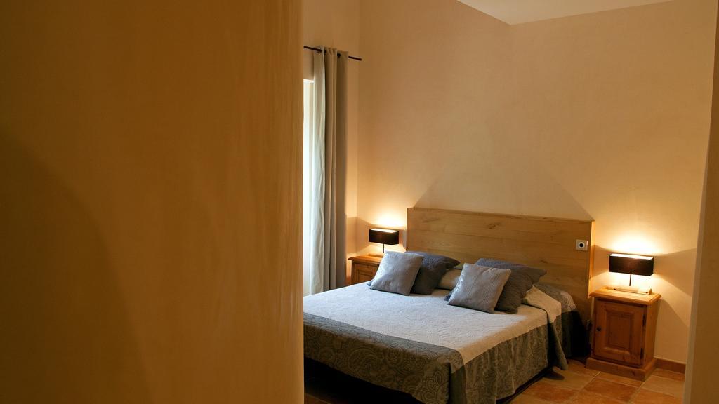 Logis Hotel Restaurant Le Domaine De L'Eau Vive Largentiere Bilik gambar